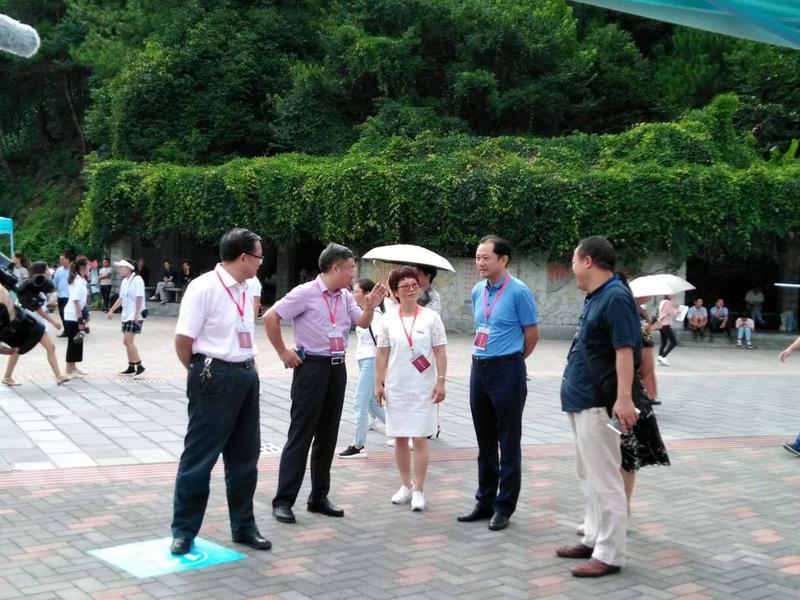 1 校领导一行亲临williamhill官方网站迎新现场指导工作.jpg