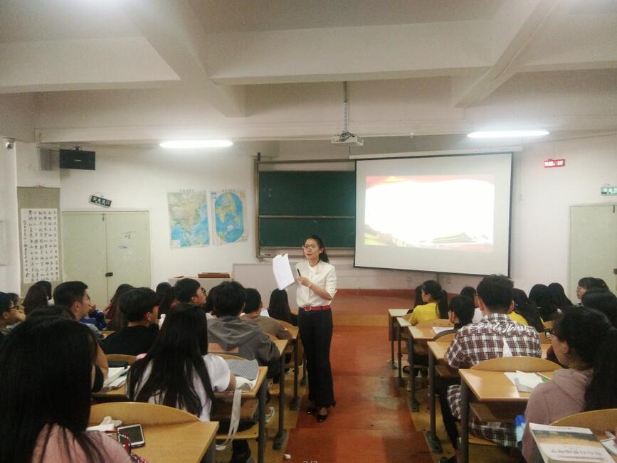 2 黄美诤老师开讲.jpg